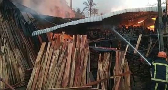 Fire Breaks Out at Timber Store in Piliyandala
